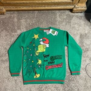 ♥️SOLD♥️Universal Green Crewneck Sweater with Festive Design